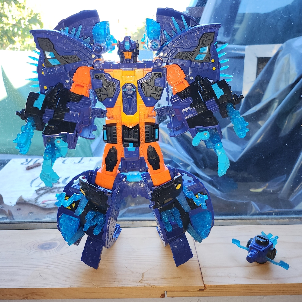 2016 HASBRO TRANSFORMERS THE LAST KNIGHT CYBERTRON, TOYS R US EXCLUSIVE.